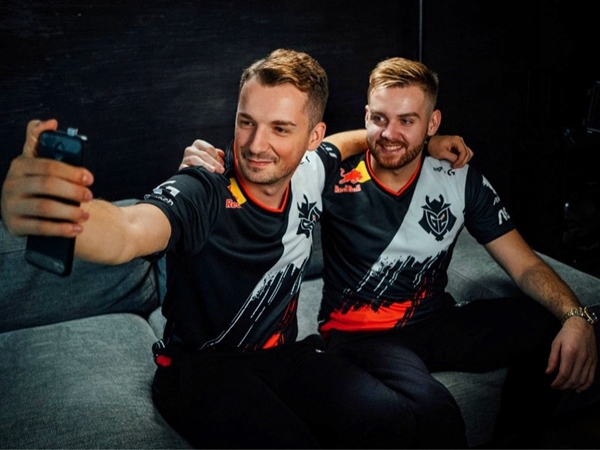 整活了整活了，AG超玩会教练竟然把DYG教练删除好友