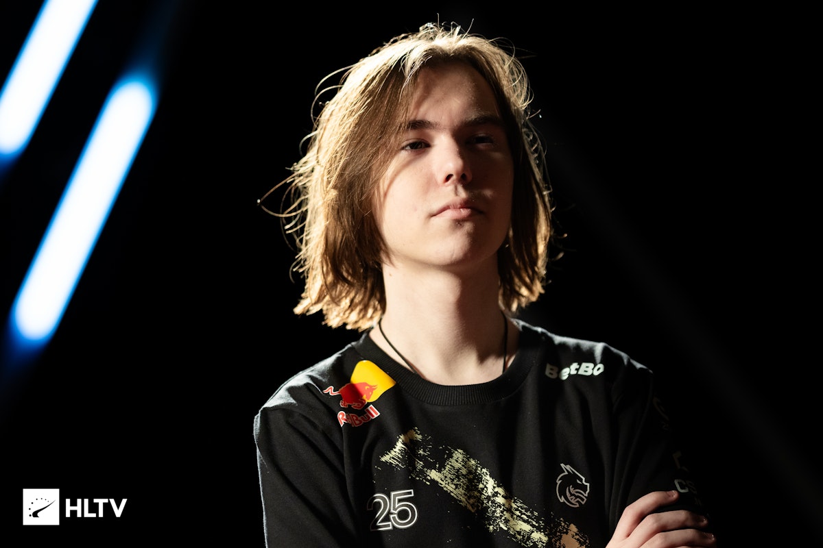 英雄联盟LPL夏决赛前TES vs JDG“垃圾话”，“猪狗大战”被硬开